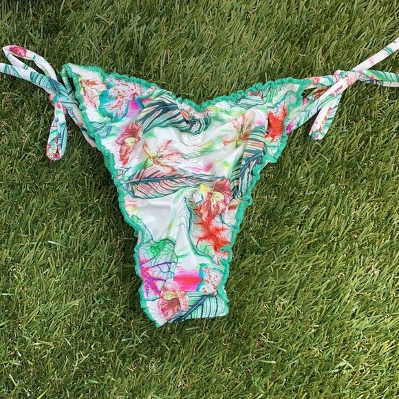 Swimwear from Brazil - Picture 2 of 2